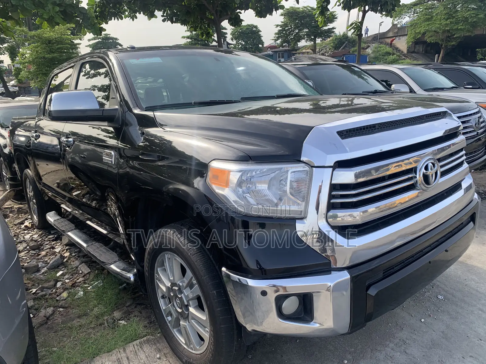 Toyota Tundra 1794 5.7L V8 w/FFV 4x4 CrewMax 5.6 ft. box 145.7 in. WB