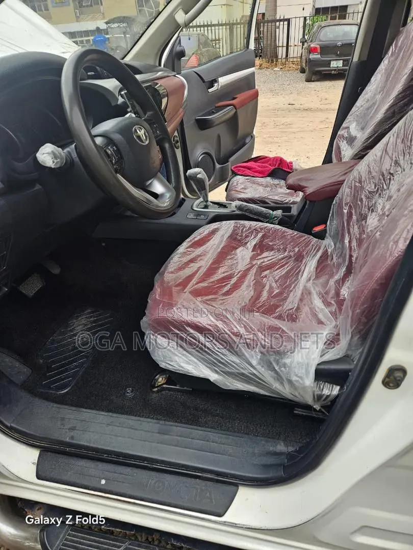 Toyota Hilux 2018 White