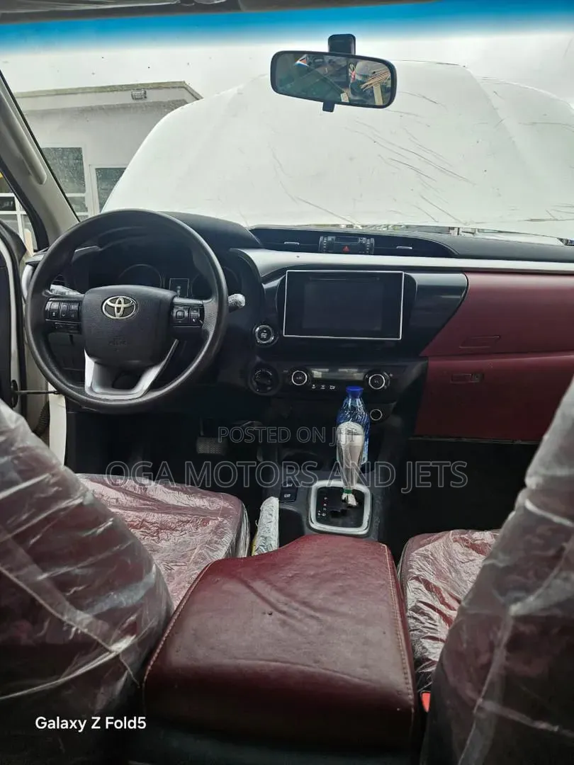 Toyota Hilux 2018 White