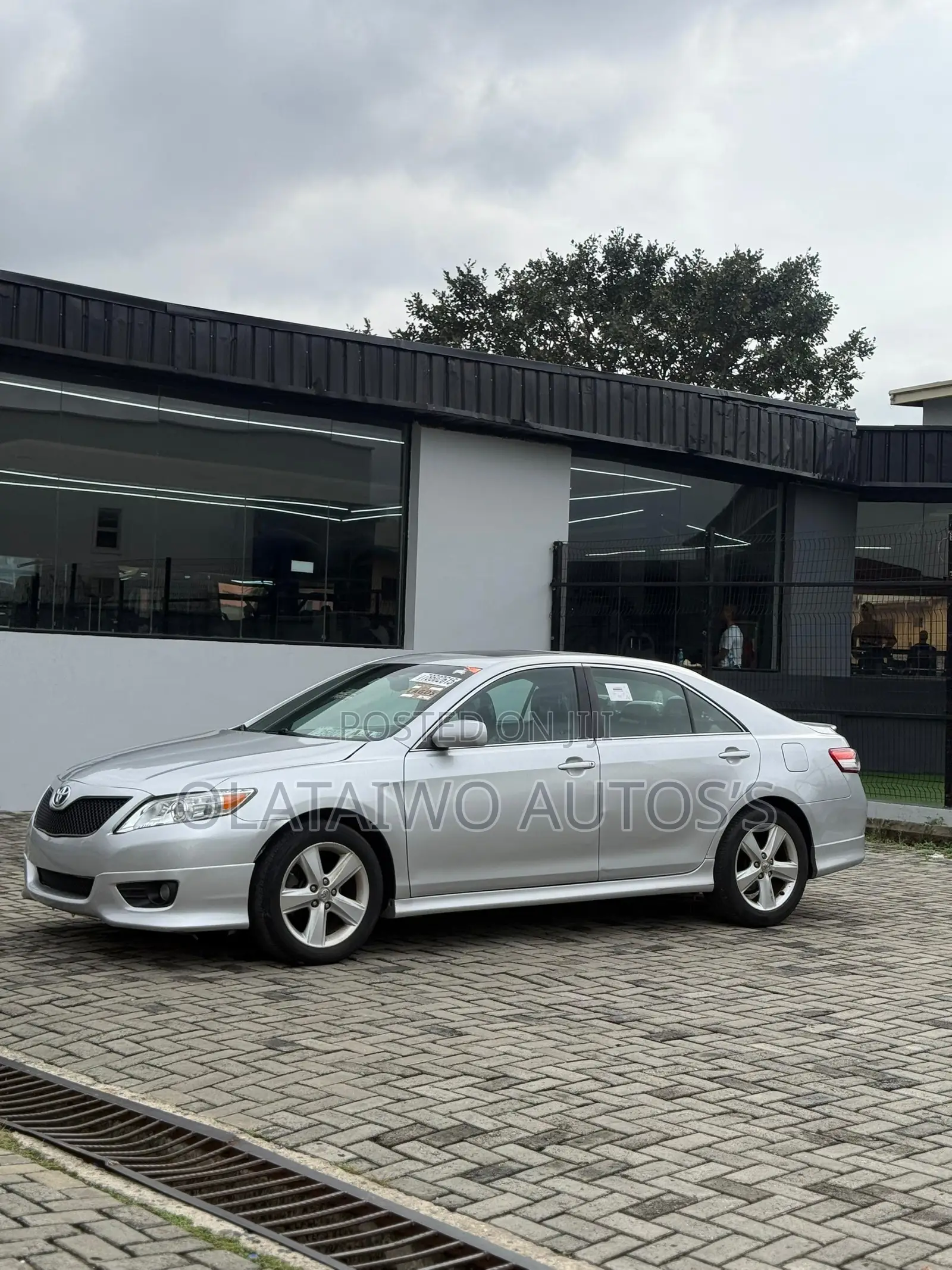 Toyota Camry SE V6 4dr Sedan (3.5L 6cyl 6A) 2012 Silver
