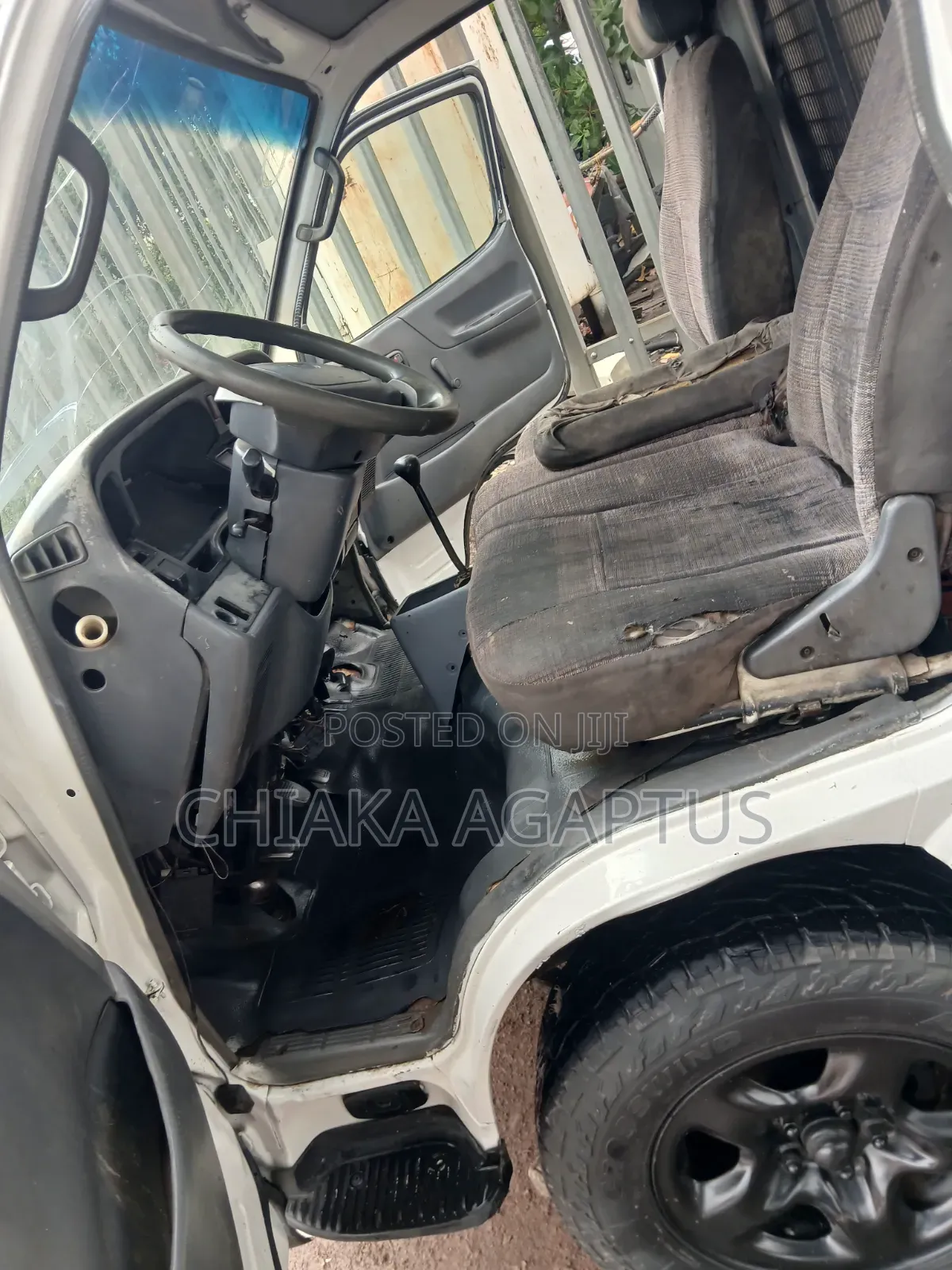 Toyota HiAce 2000 White