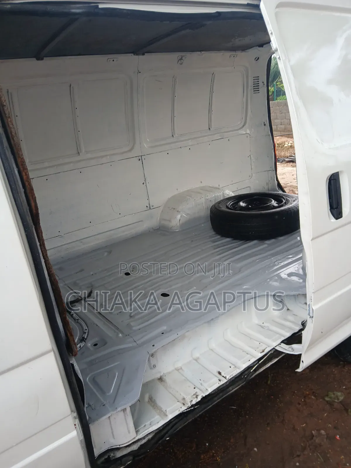 Toyota HiAce 2000 White