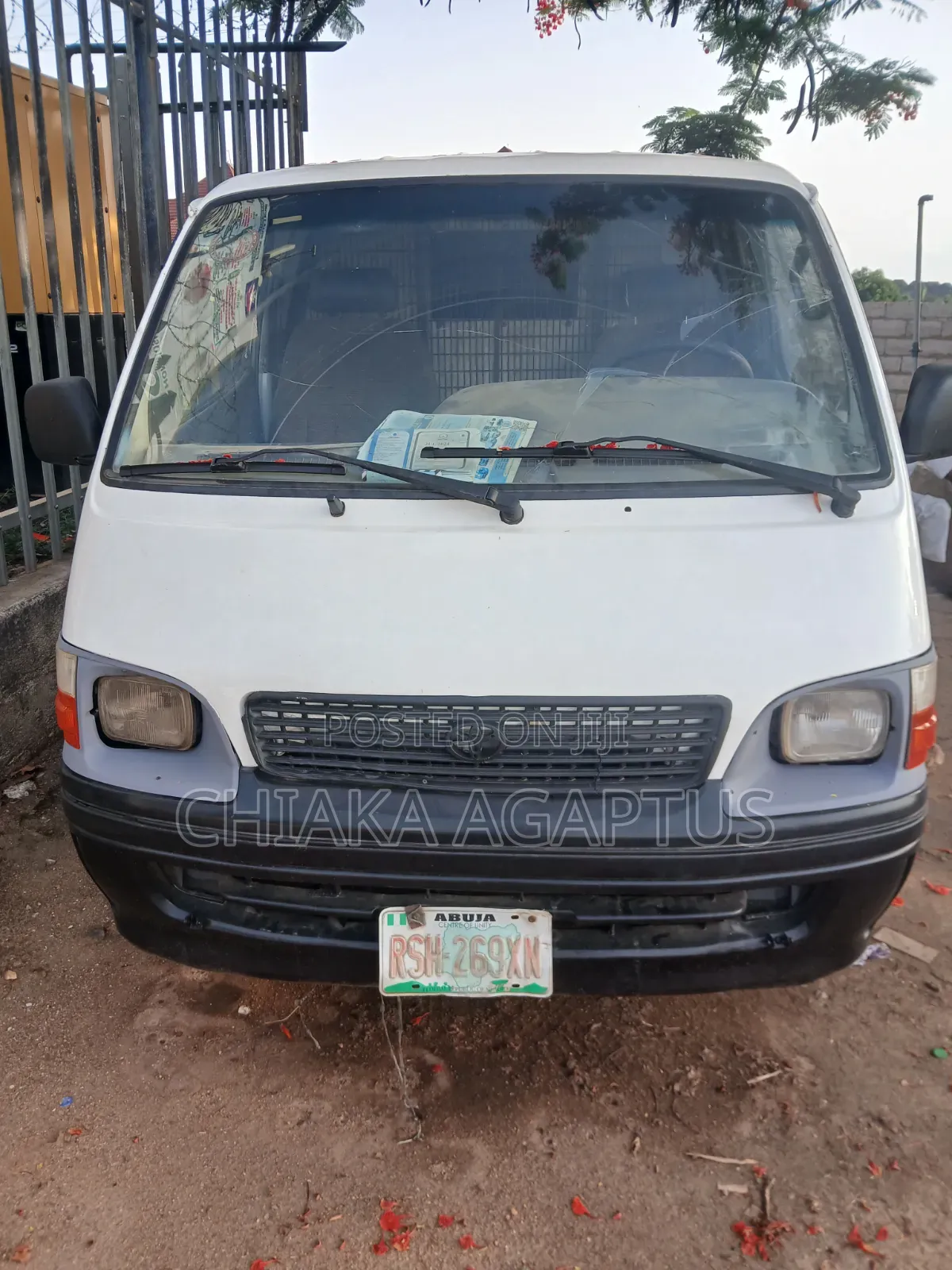Toyota HiAce 2000 White