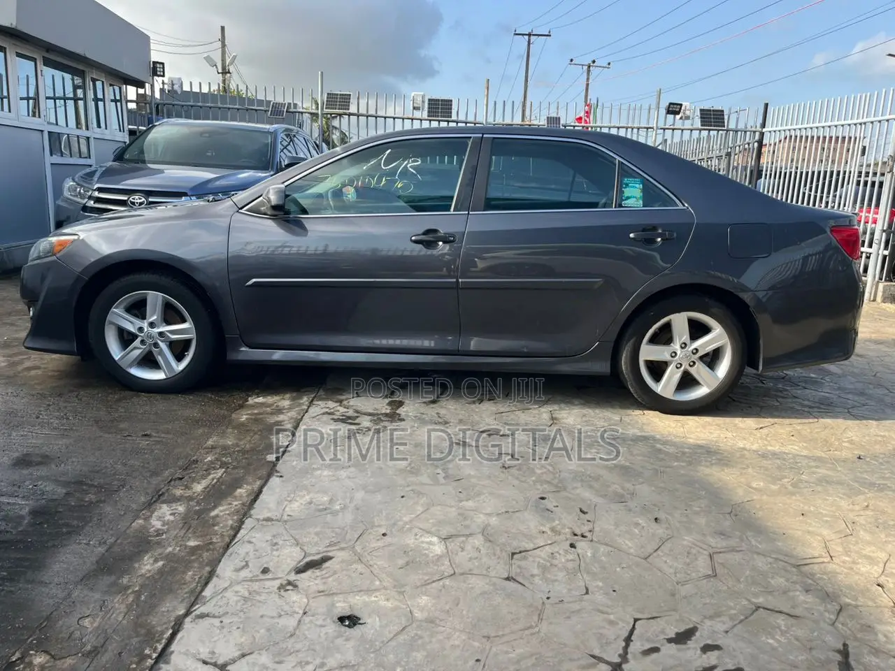 Toyota Camry SE 4dr Sedan (2.5L 4cyl 6A) 2013 Gray