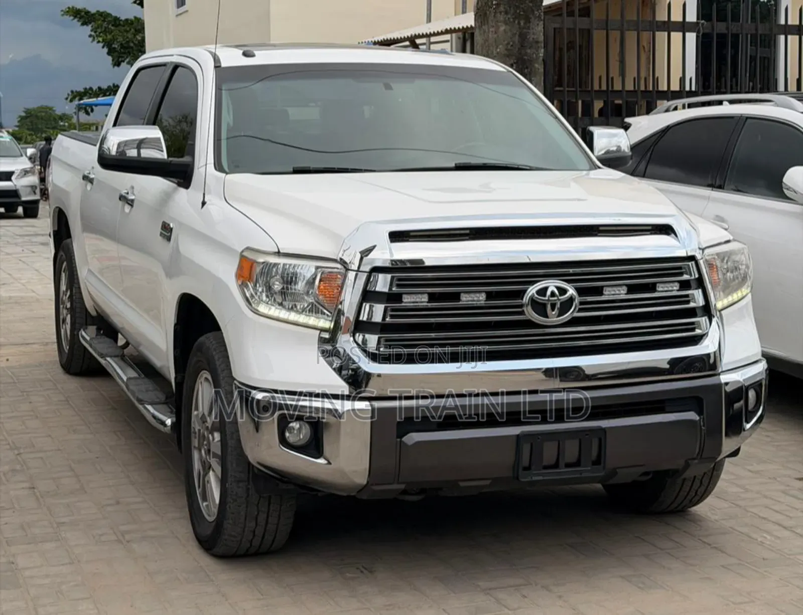 Toyota Tundra 1794 5.7L V8 4x4 CrewMax 5.6 ft. box 145.7 in. WB 2016