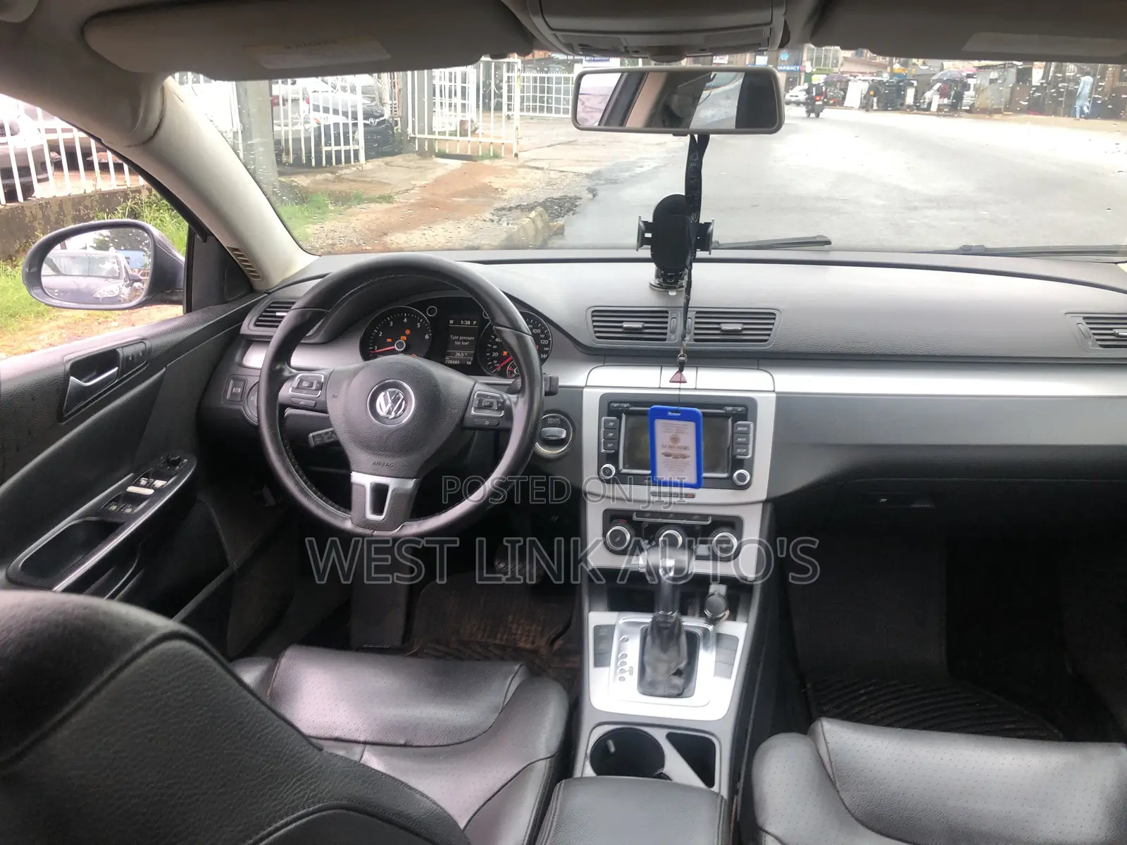 Volkswagen Passat 2010 Gray