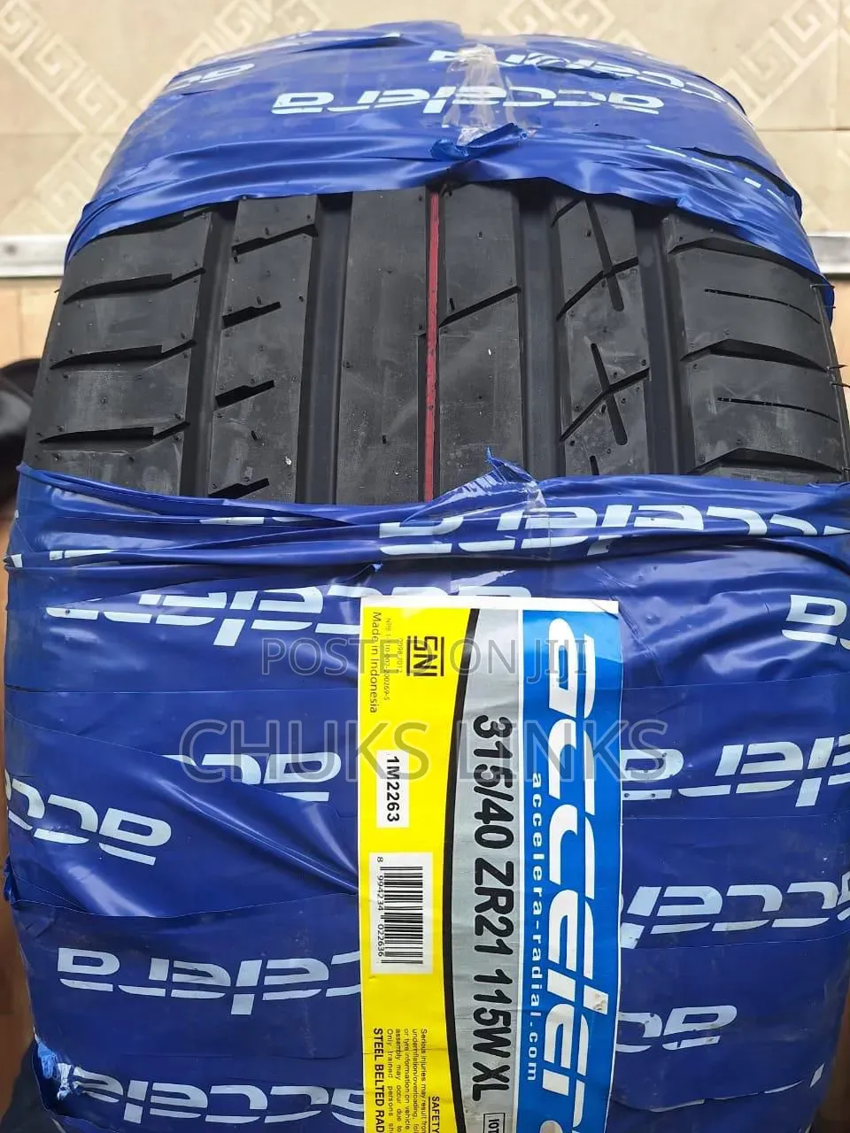 315/40r21 Accelera Tire