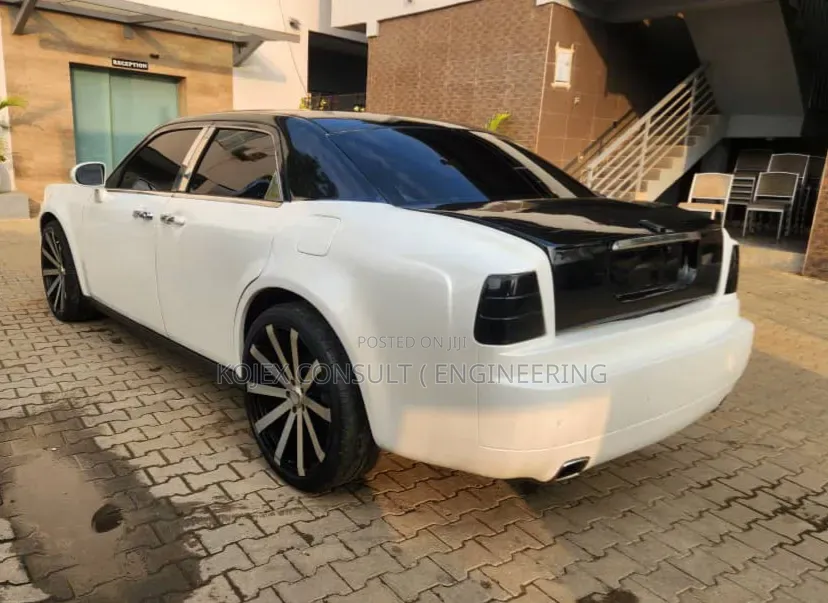 Chrysler 300C 2010 White