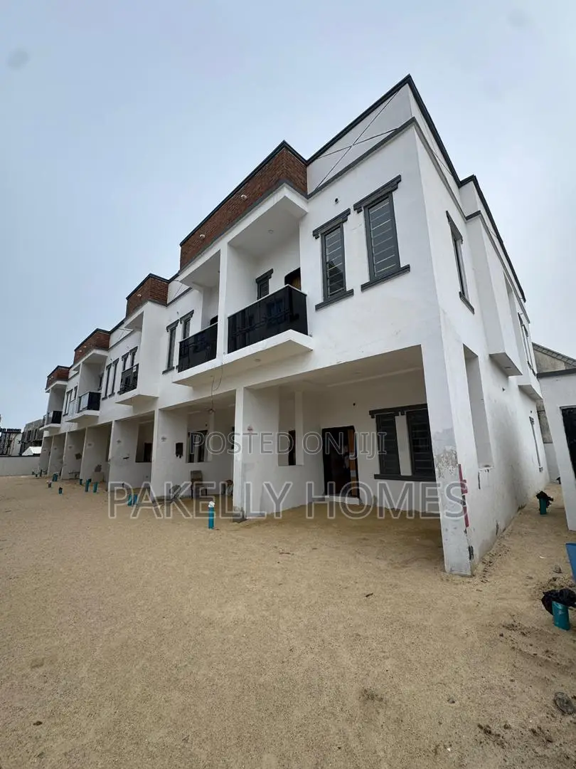 3bdrm Duplex in Ikota for sale