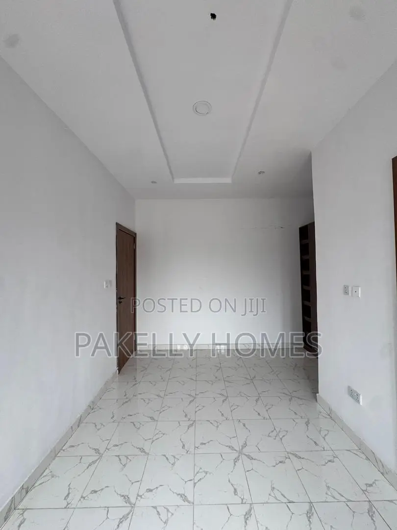 3bdrm Duplex in Ikota for sale