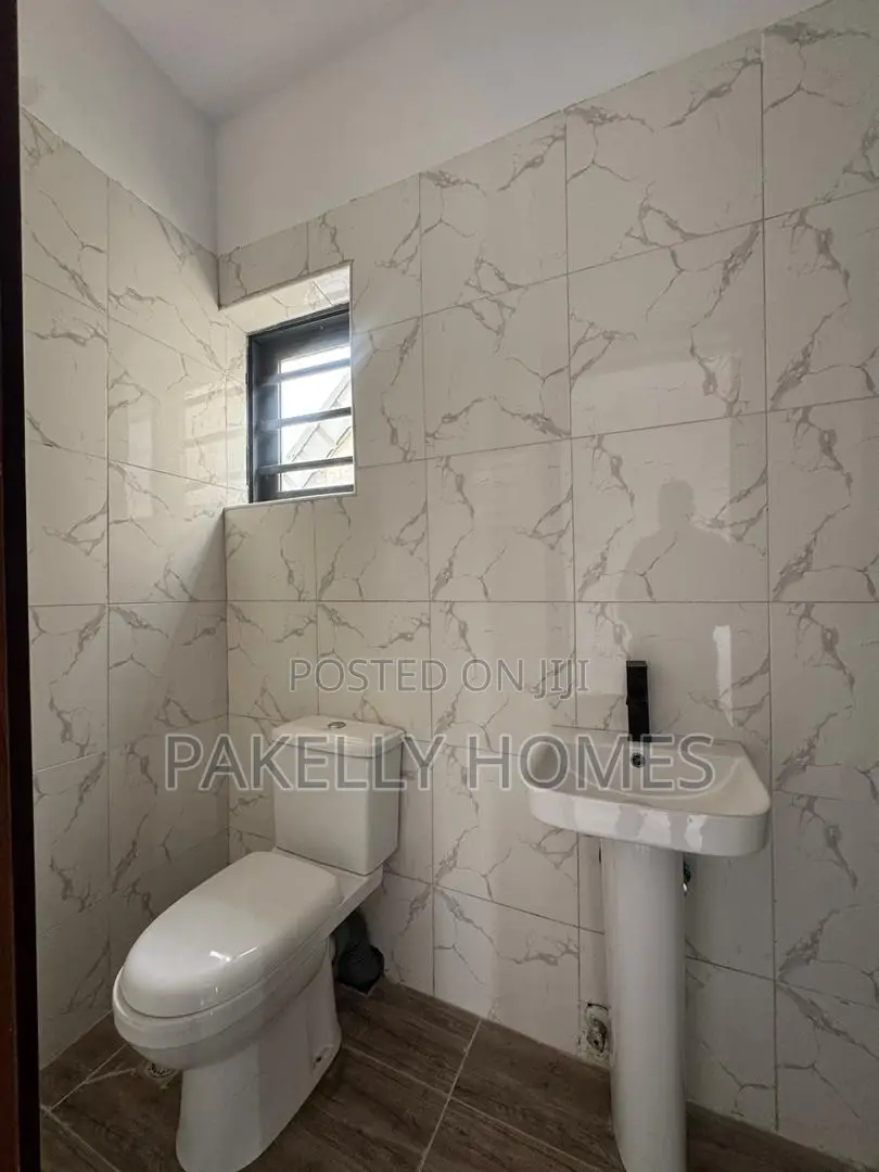 3bdrm Duplex in Ikota for sale