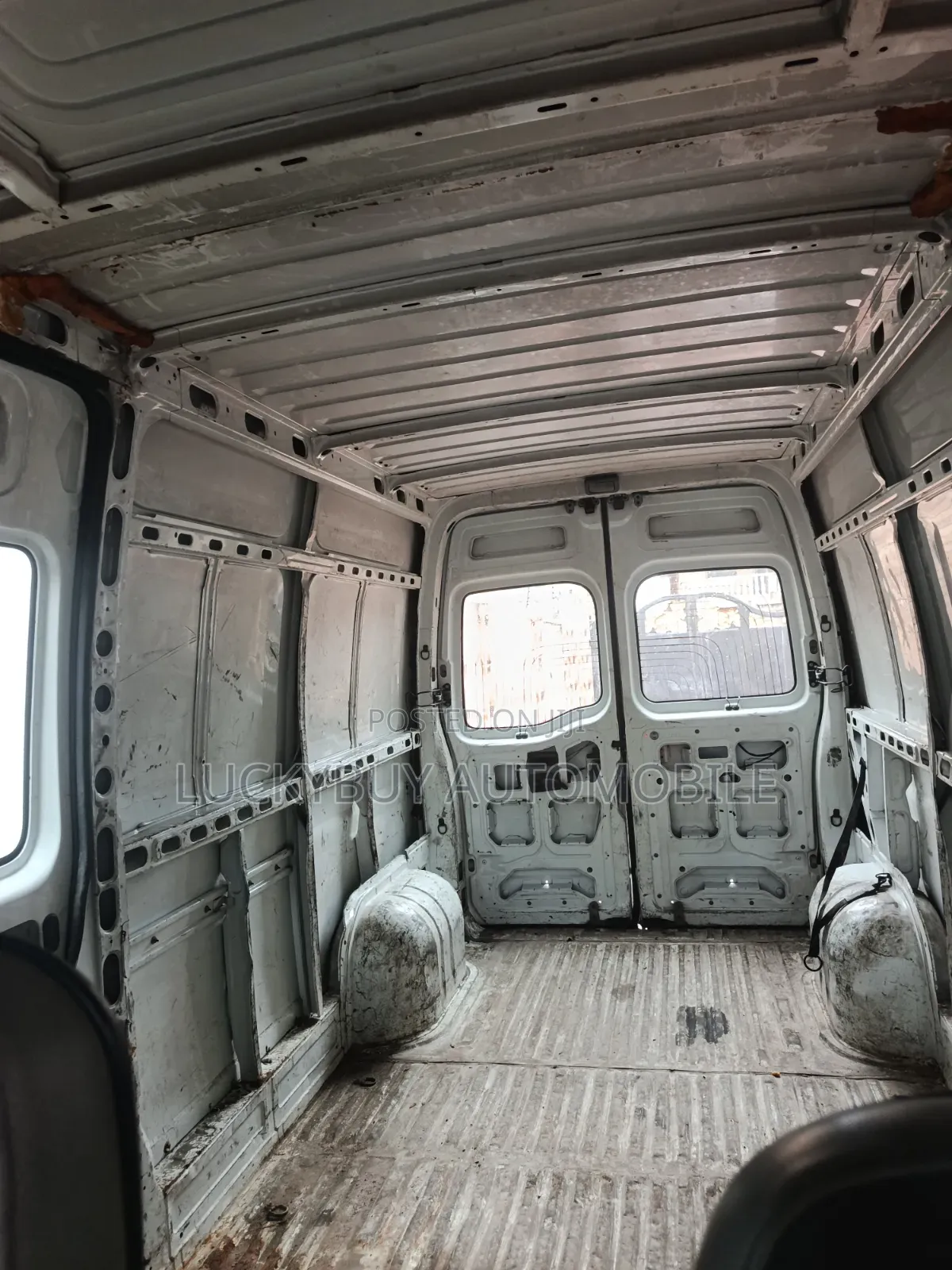 Nissan Caravan (Urvan) 2013 White