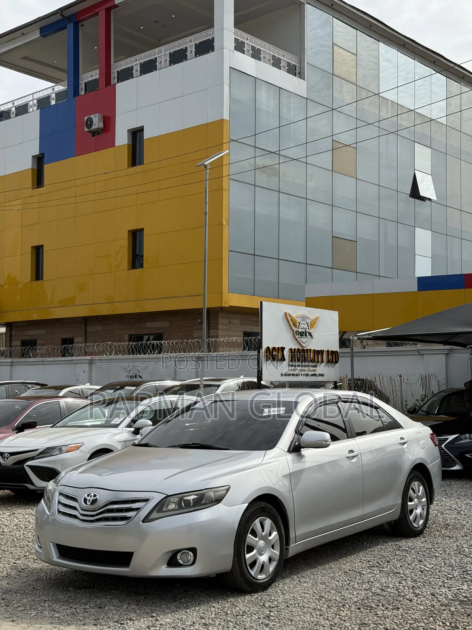 Toyota Camry LE 4dr Sedan (2.5L 4cyl 6AM) 2010 Silver