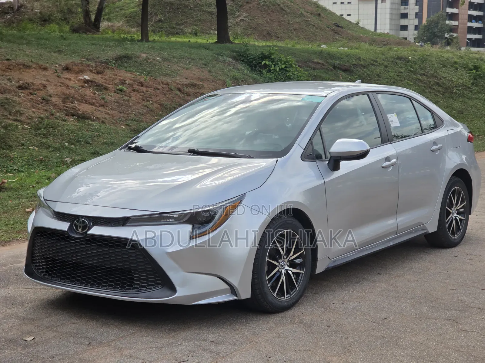 Toyota Corolla LE 2020 Silver