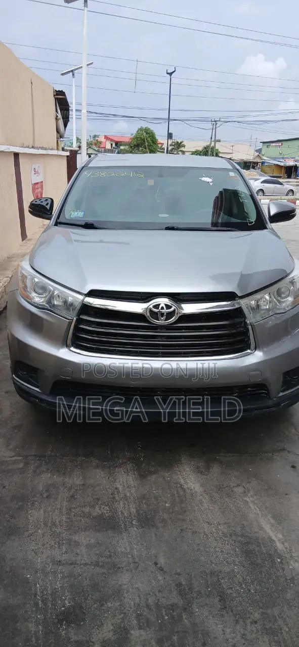 Toyota Highlander LE 4dr SUV (2.7L 4cyl 6A) 2015 Silver