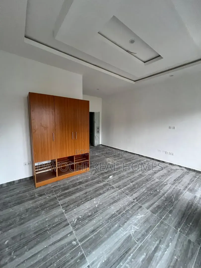 4bdrm Duplex in Chevron for rent
