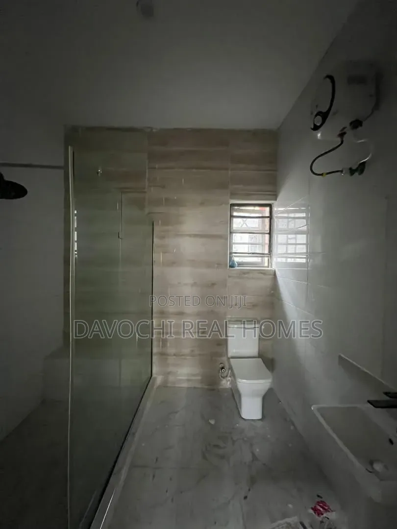 4bdrm Duplex in Chevron for rent