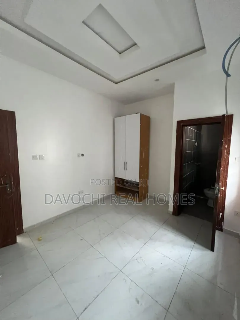 4bdrm Duplex in Chevron for rent