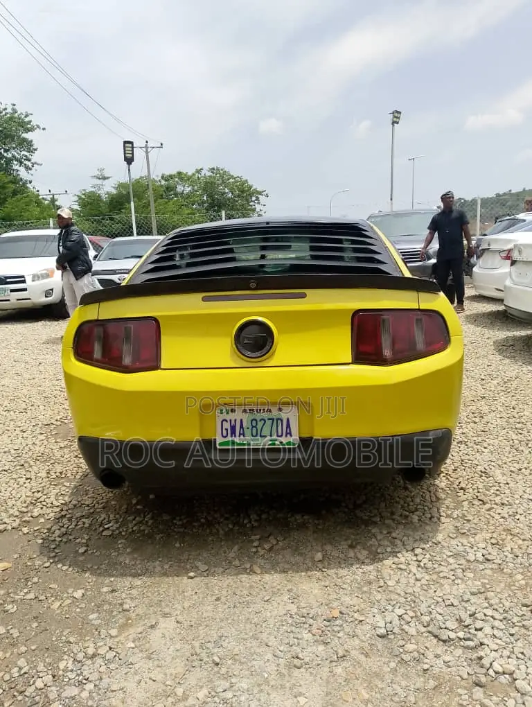 Ford Mustang 2010 Yellow