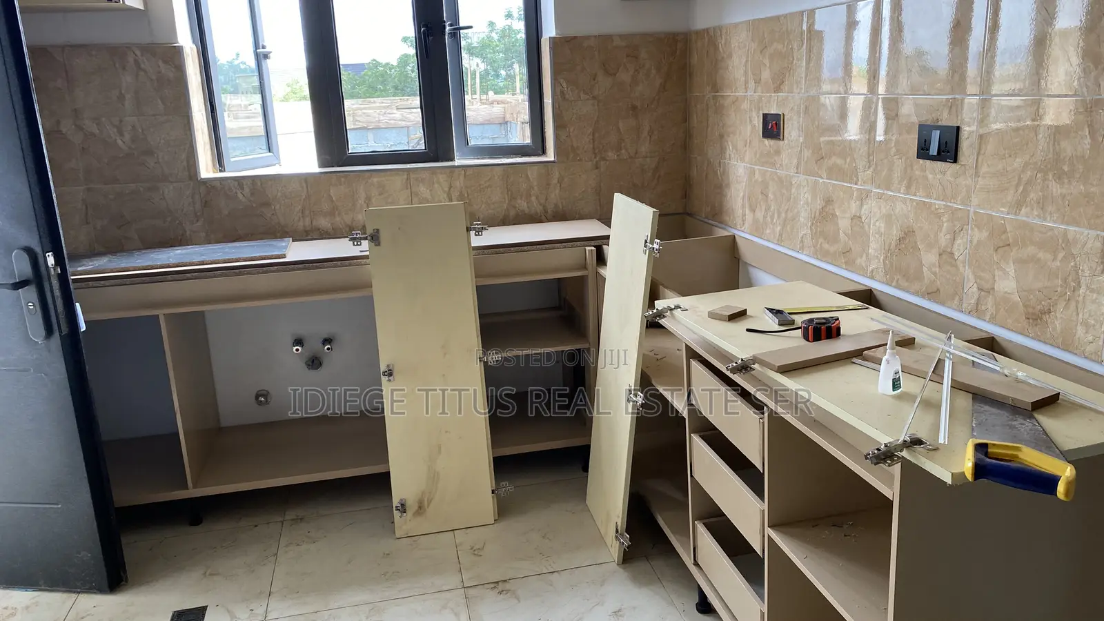 3bdrm Block of Flats in Behind Aduvie, Jahi for rent