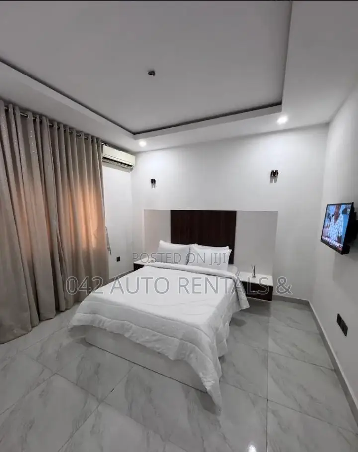 2 Bedroom Apartment in Airport Road With an Elevator