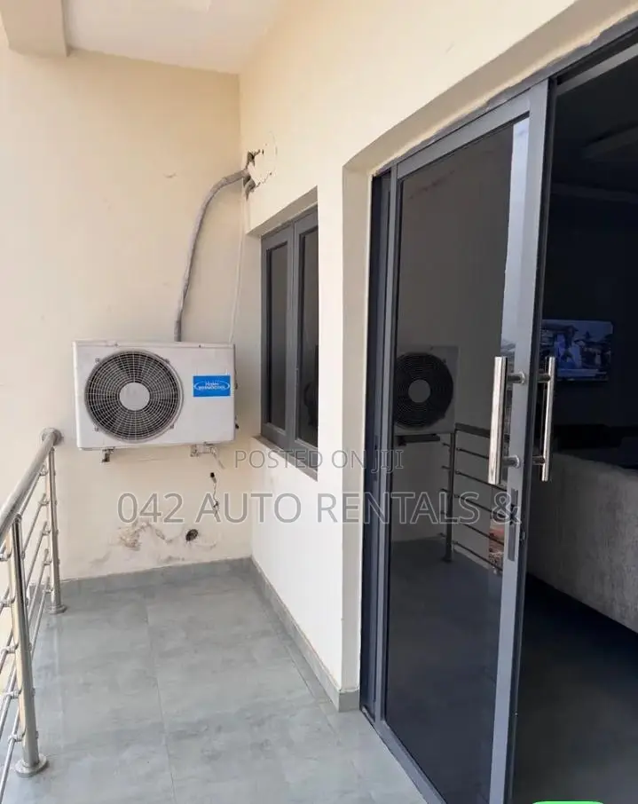 2 Bedroom Apartment in Airport Road With an Elevator