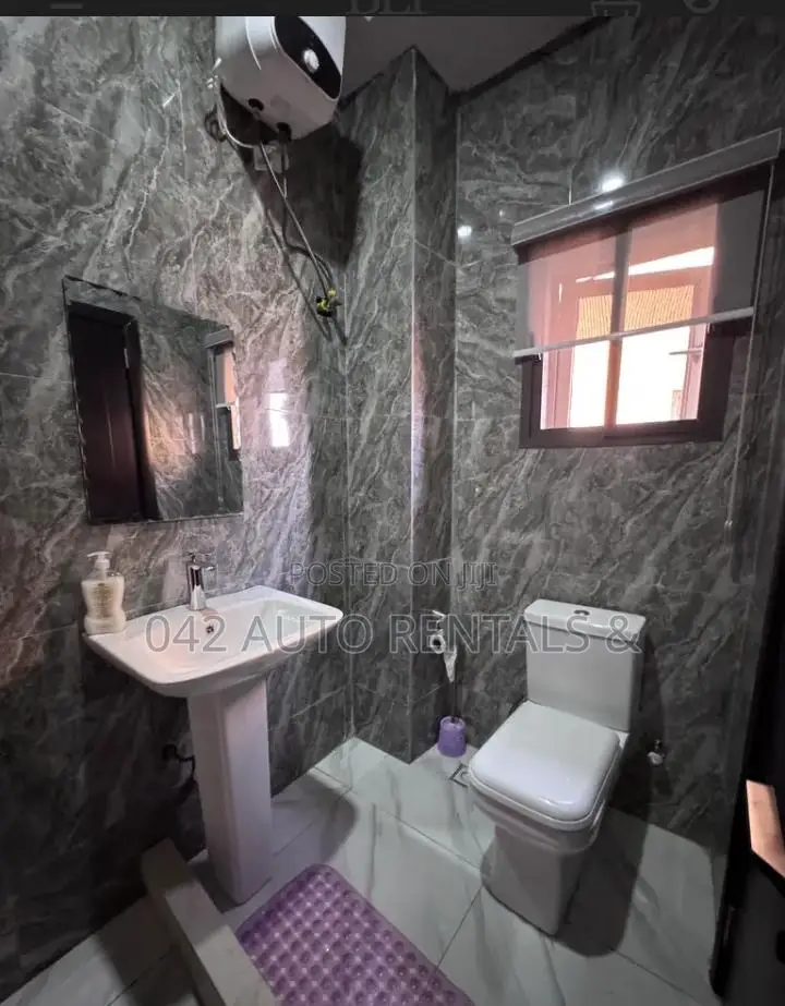 2 Bedroom Apartment in Airport Road With an Elevator