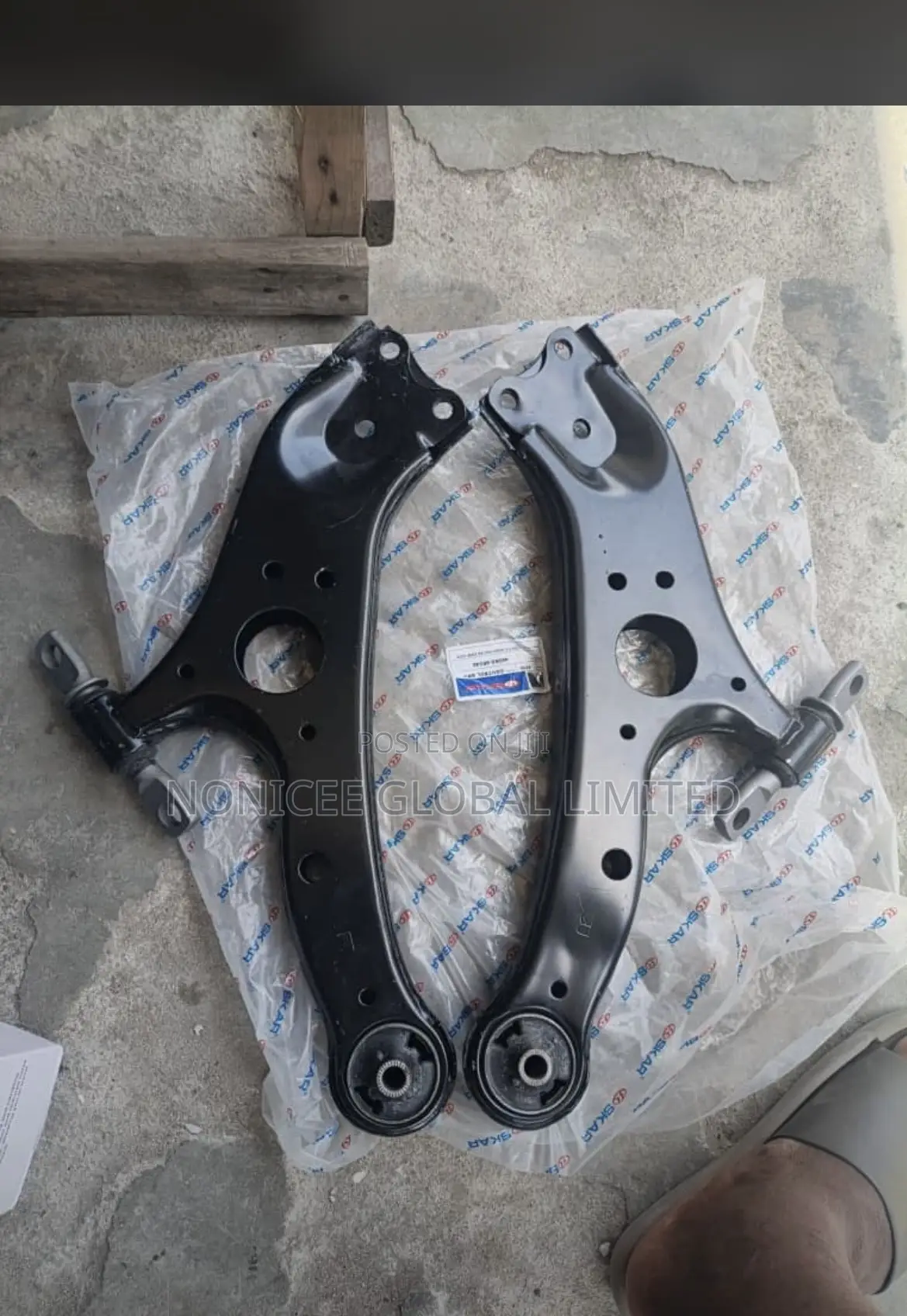 Lower Control Arm Sienna 2012 and Highlander 2012