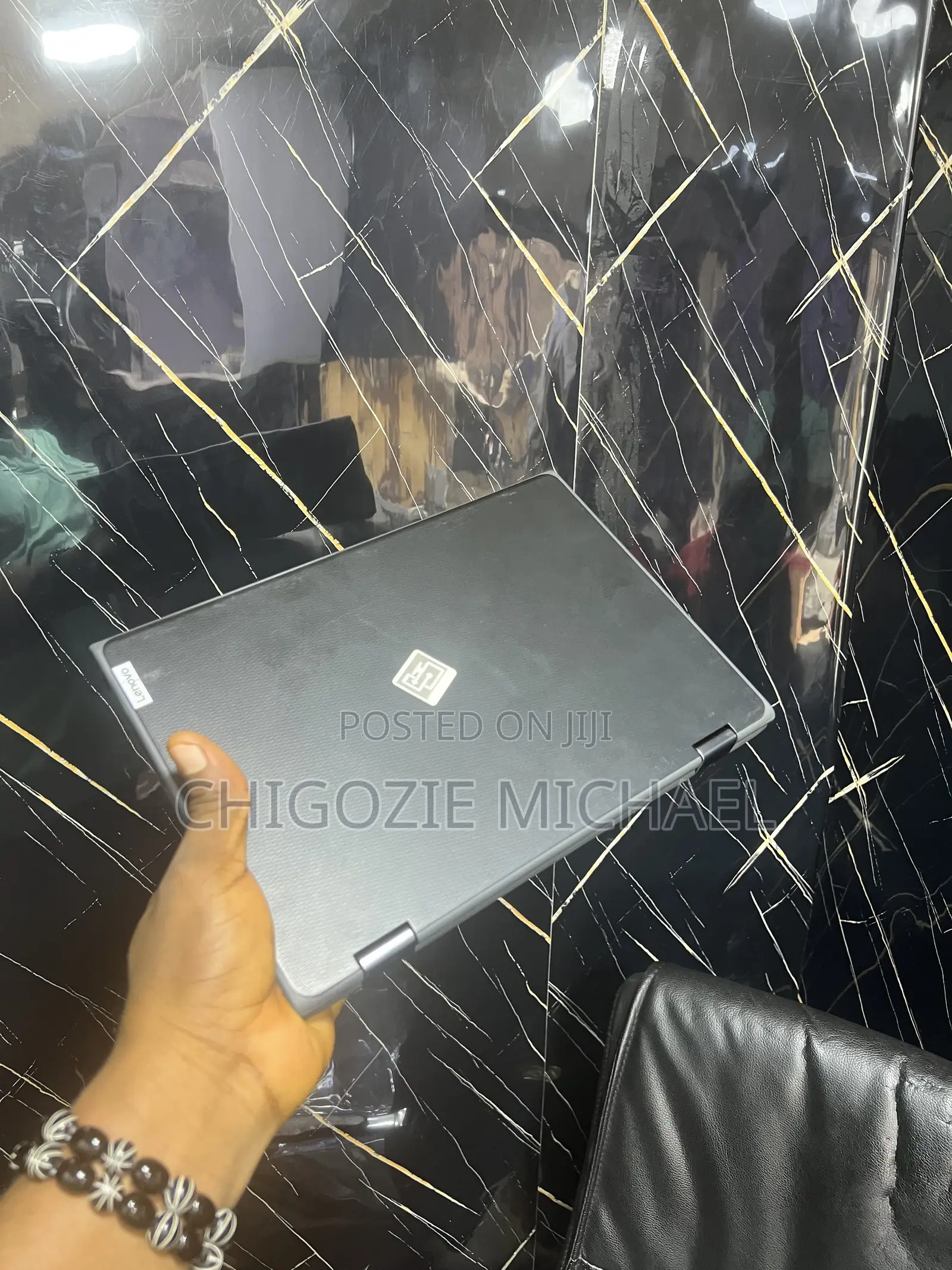 Laptop Lenovo 300e 4GB Intel Pentium SSD 128GB