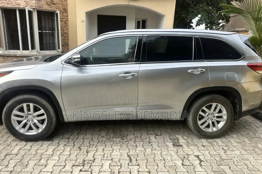 Toyota Highlander LE 4dr SUV AWD (3.5L 6cyl 6A) 2014 Silver