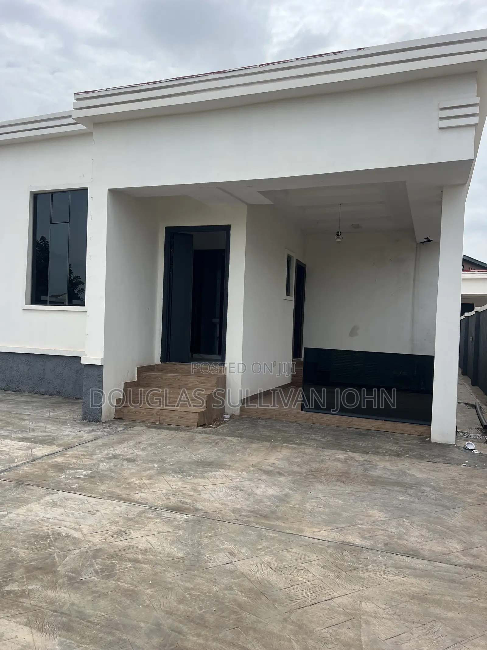 4bdrm Bungalow in Anamco Airport Road, Enugu for sale