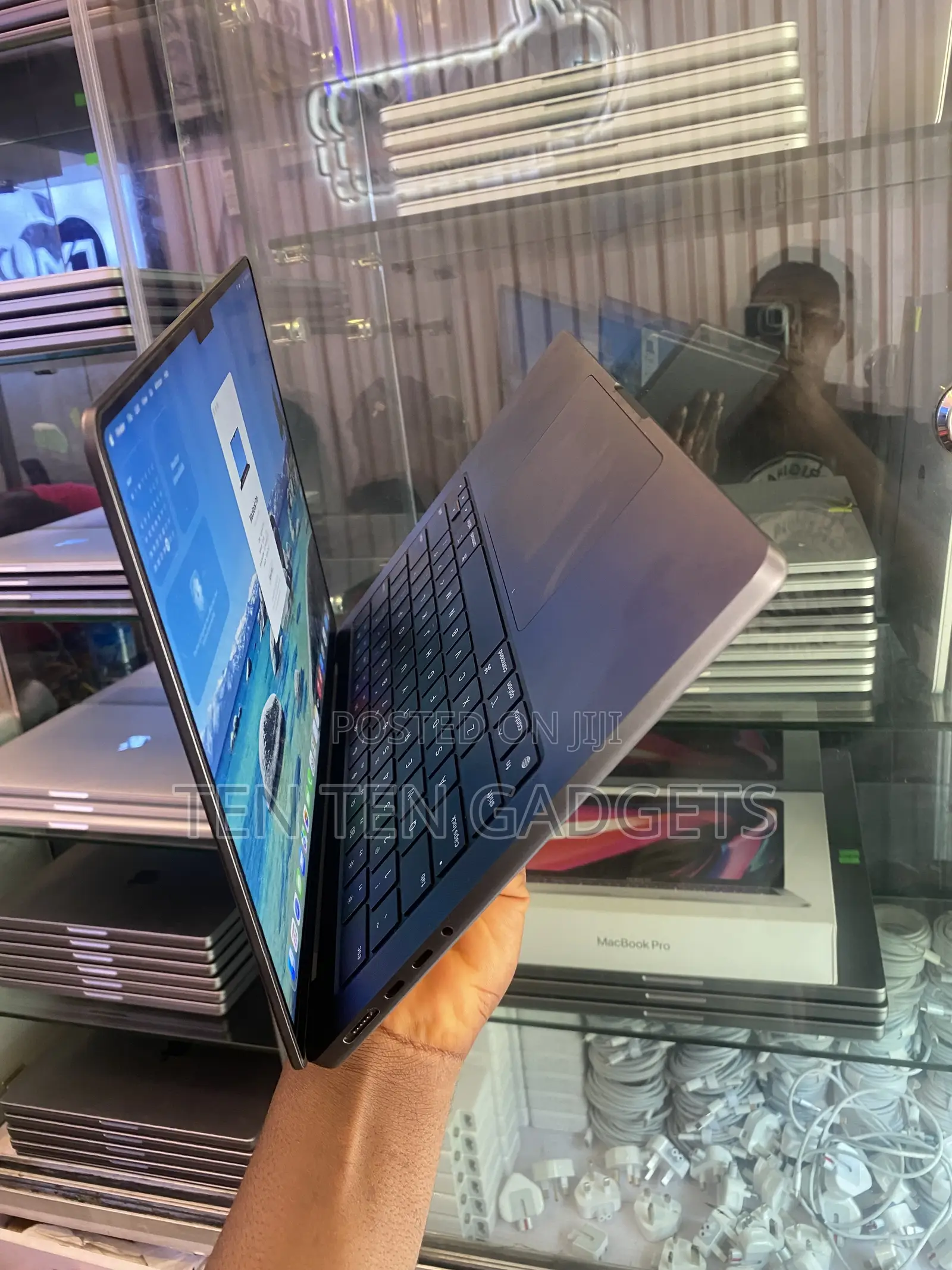 Laptop Apple MacBook Pro 2023 M3 18GB Apple M3 SSD 512GB
