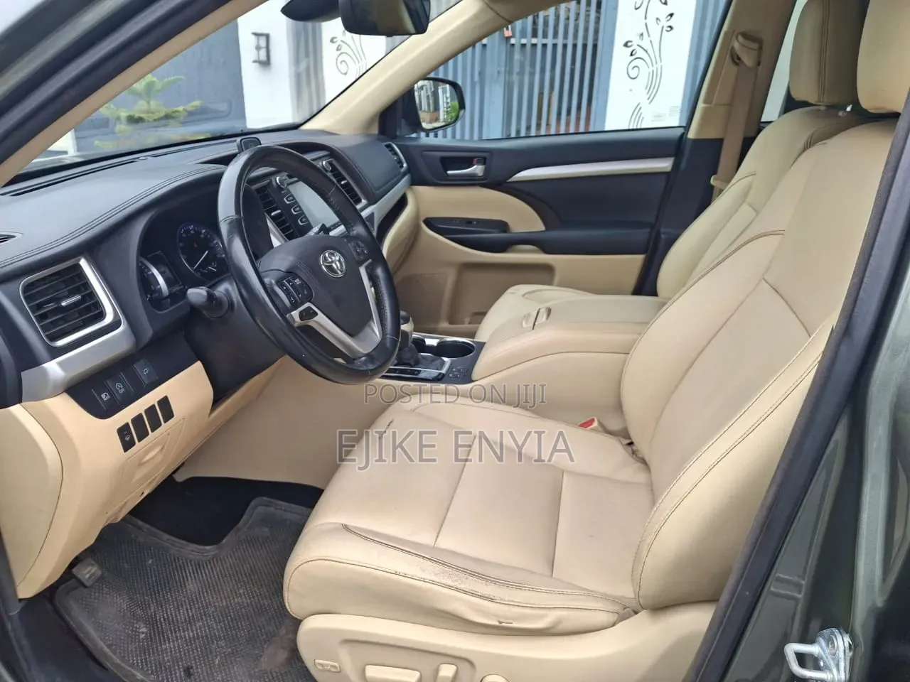 Toyota Highlander XLE 4x2 V6 (3.5L 6cyl 8A) 2017