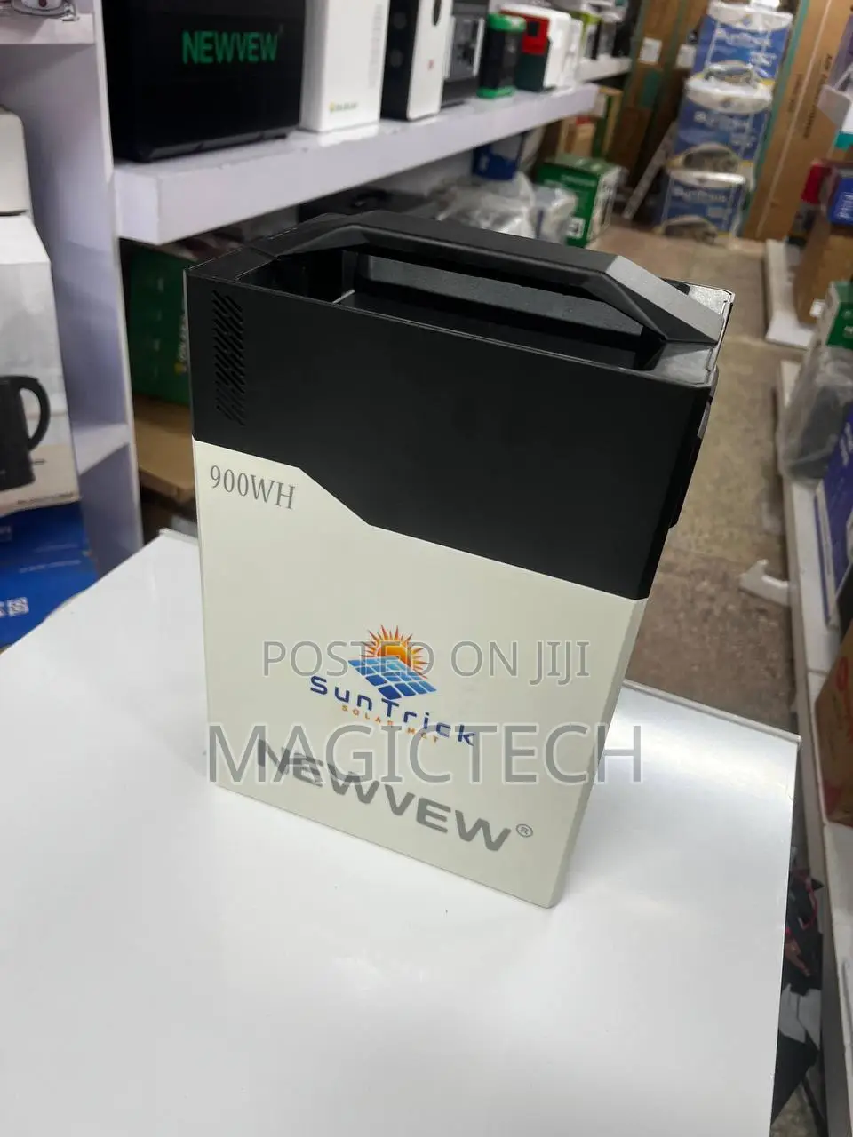 Suntrick Newvew 300w + 900wh Solar Portable Power Station