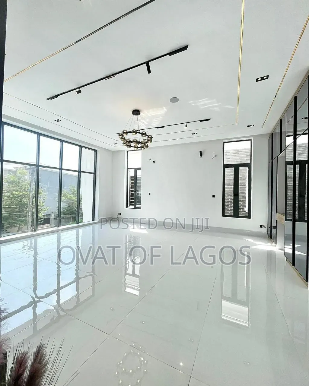 5bdrm Duplex in Chevron Tollgate for sale
