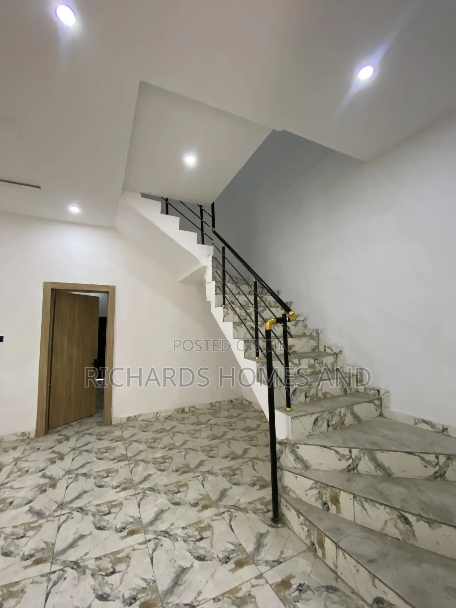 4bdrm Duplex in Ajiwe for rent