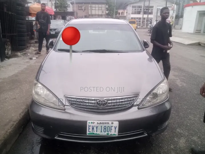 Toyota Camry 2004 Gray