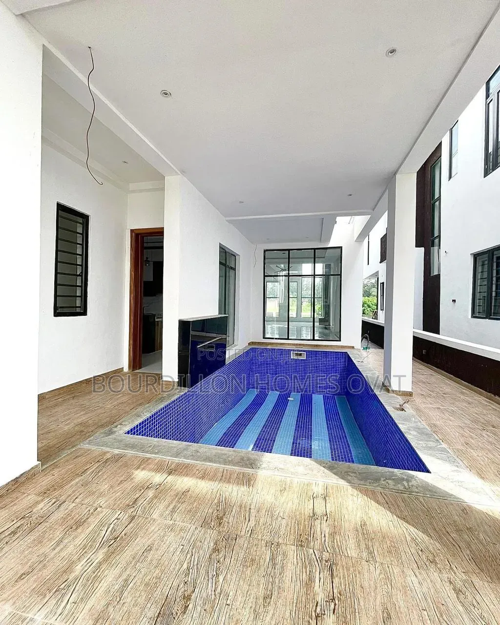 5bdrm Duplex in Megamound Estate for sale