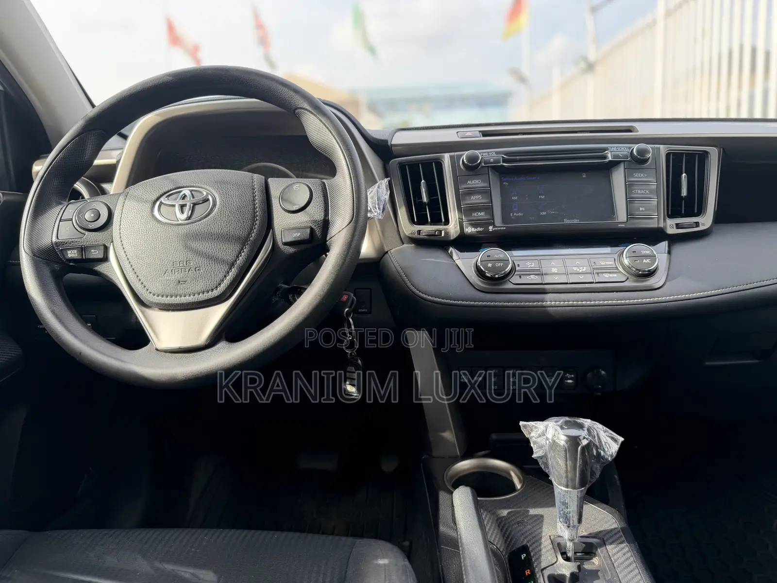 Toyota RAV4 XLE 4dr SUV AWD (2.5L 4cyl 6A) 2015 White