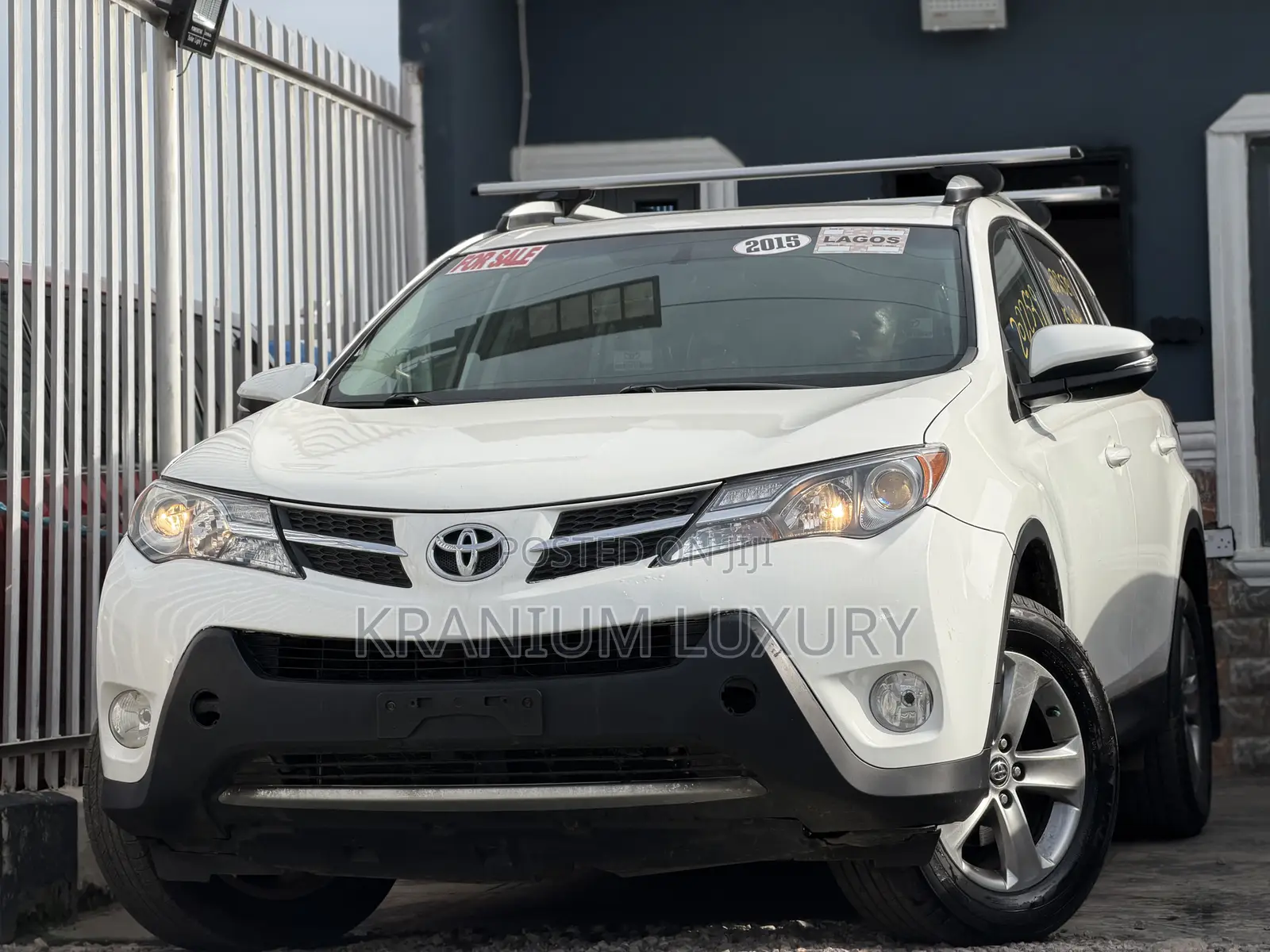 Toyota RAV4 XLE 4dr SUV AWD (2.5L 4cyl 6A) 2015 White