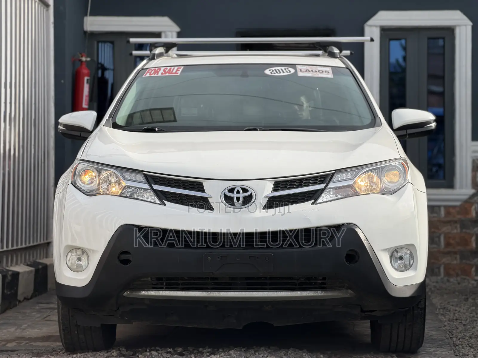 Toyota RAV4 XLE 4dr SUV AWD (2.5L 4cyl 6A) 2015 White