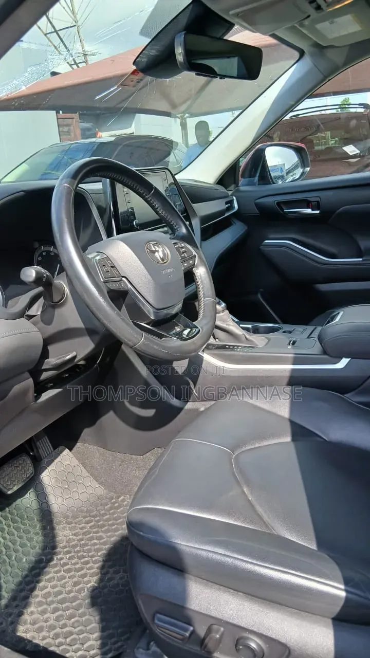 Toyota Highlander XLE AWD 2020 Red