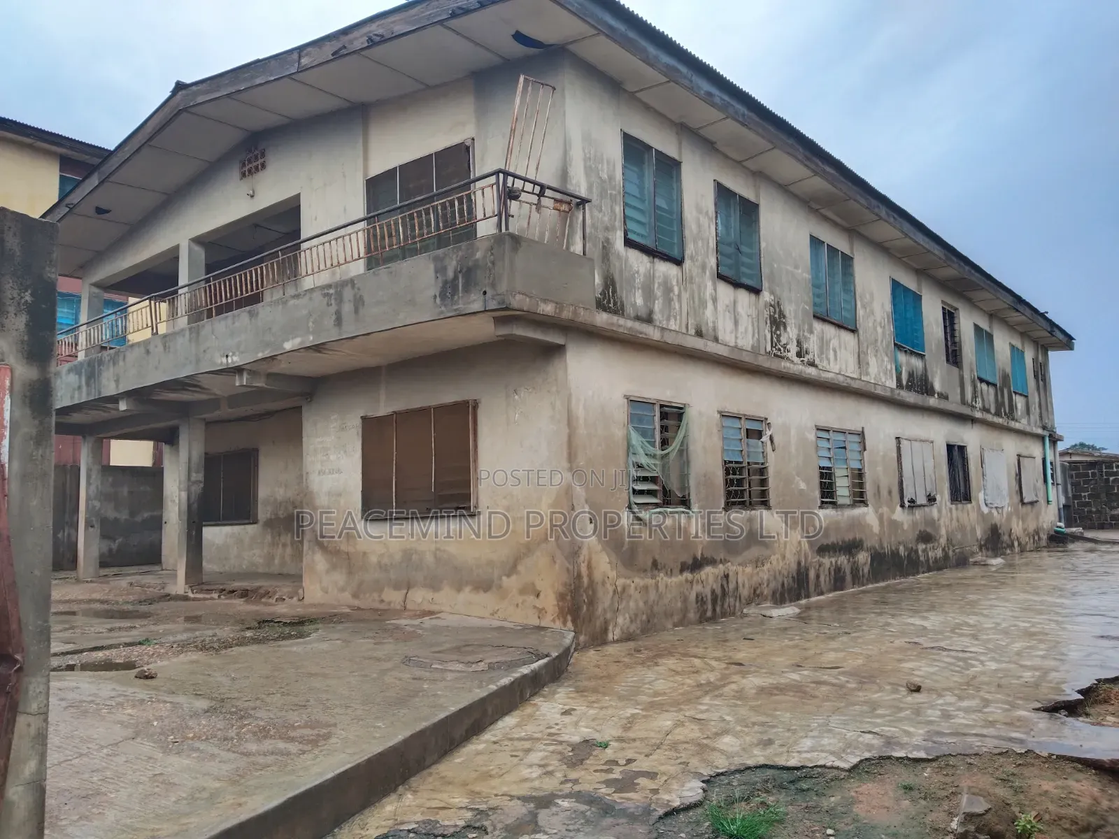 20bdrm House in Shagamu, Karasuwa for sale