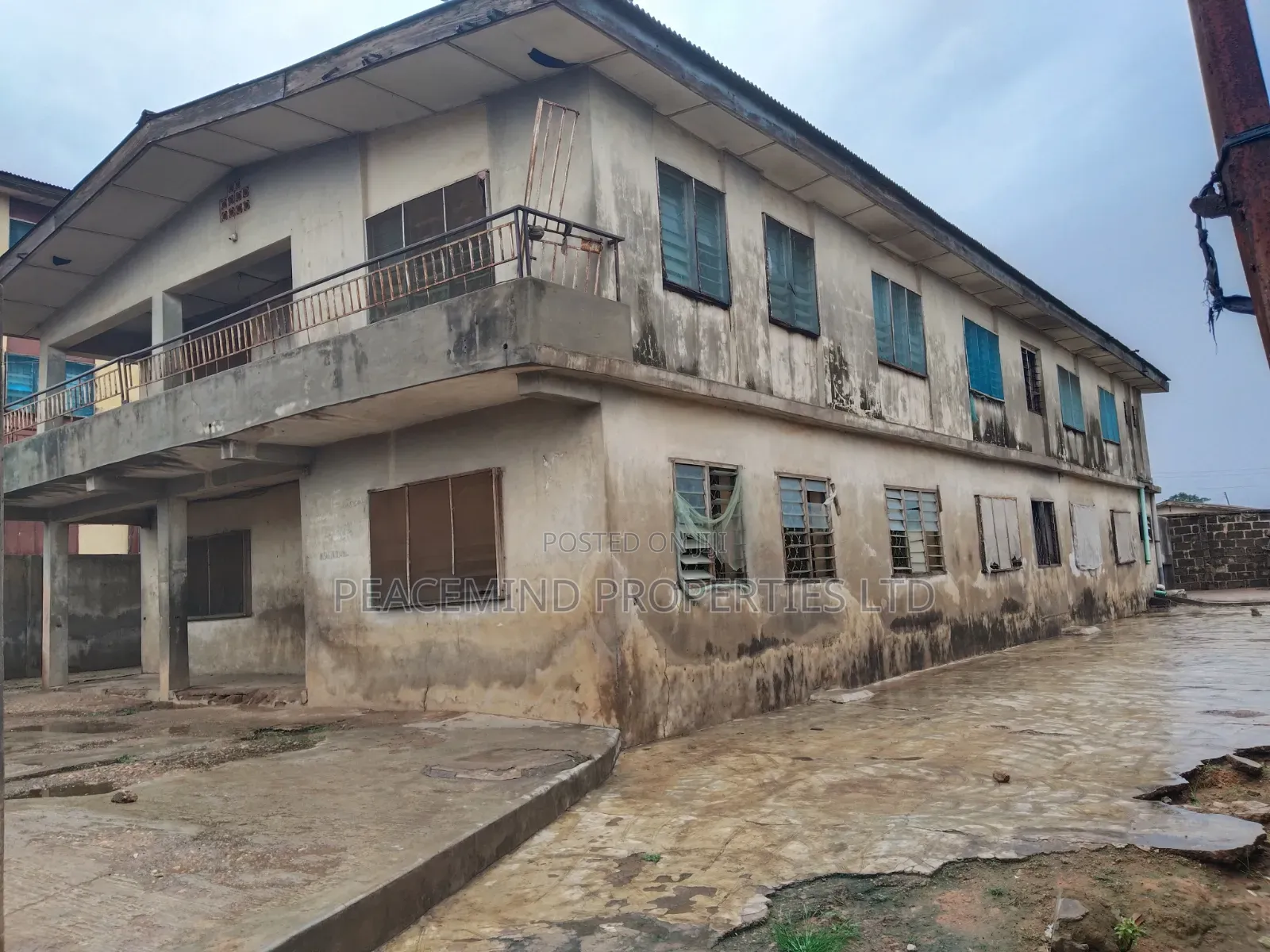 20bdrm House in Shagamu, Karasuwa for sale