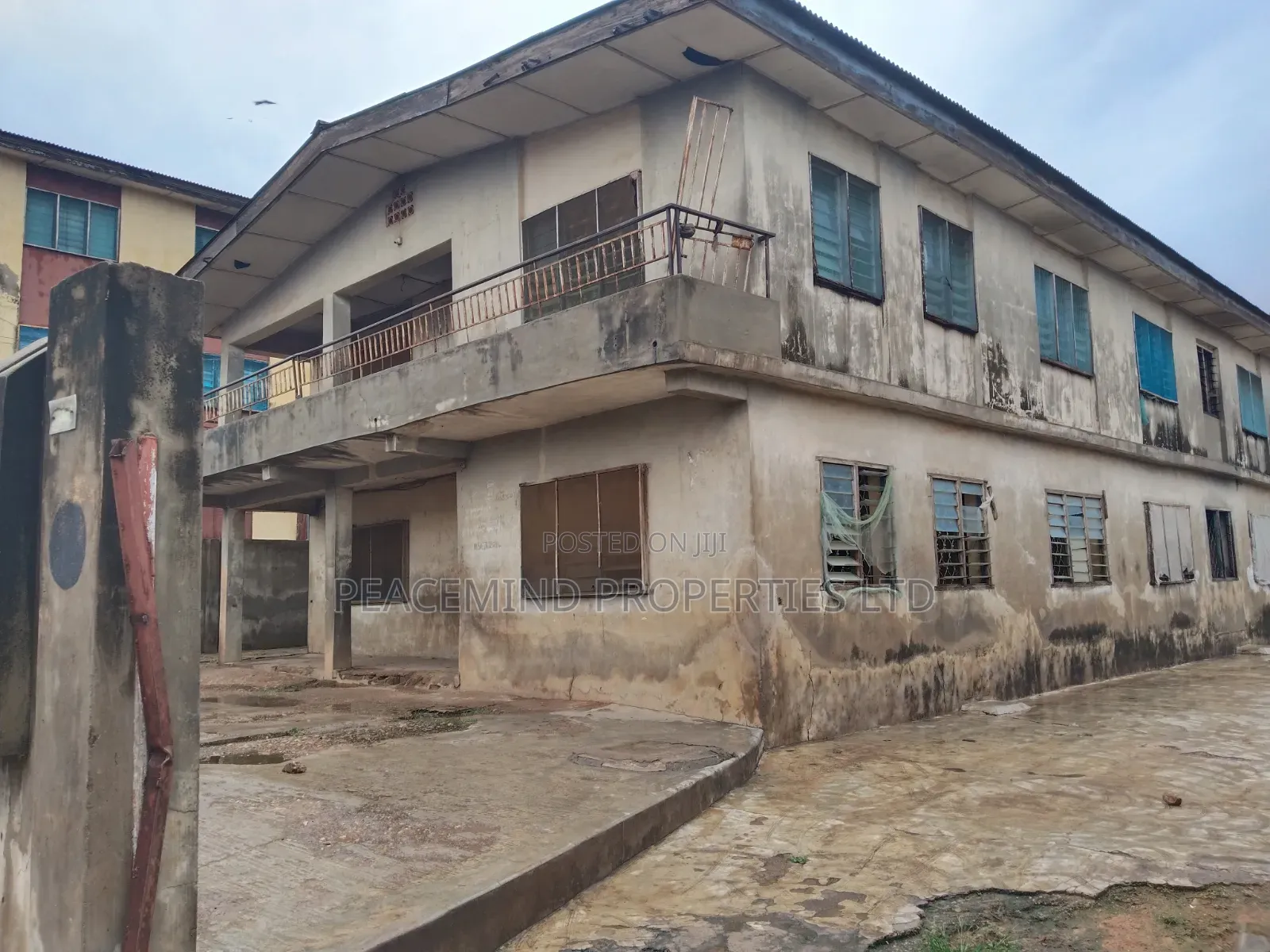20bdrm House in Shagamu, Karasuwa for sale