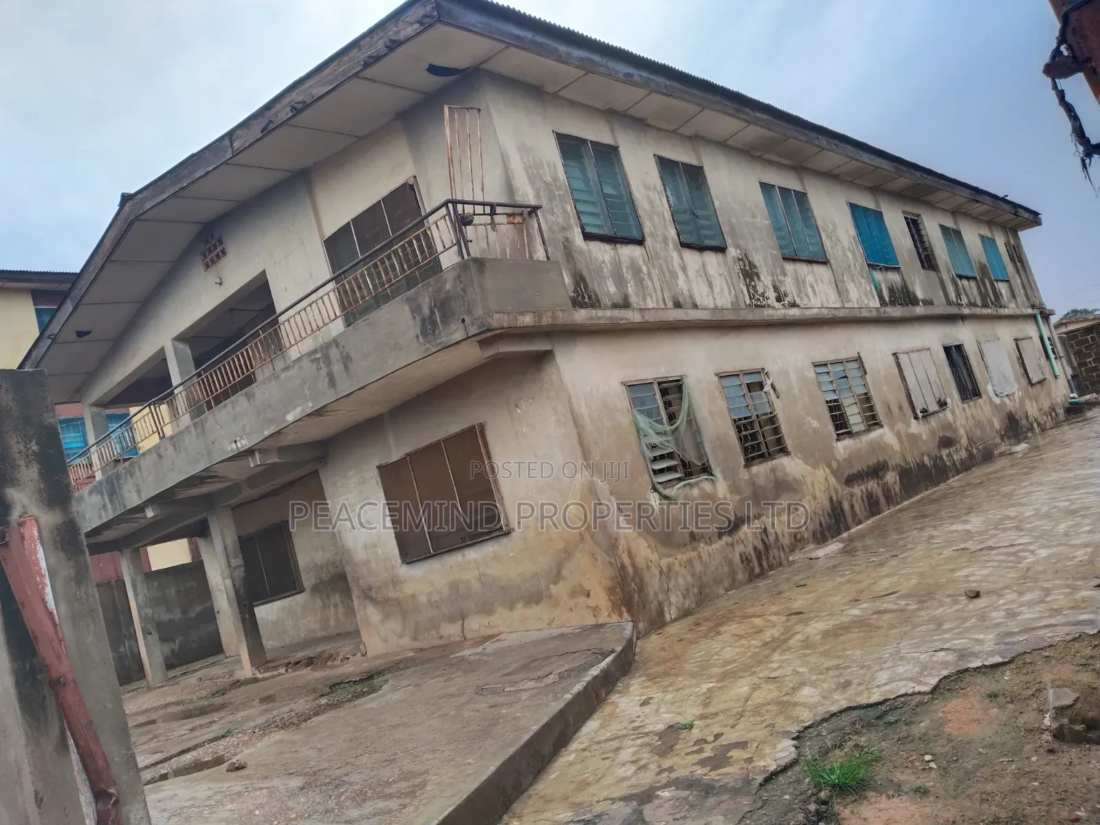 20bdrm House in Shagamu, Karasuwa for sale