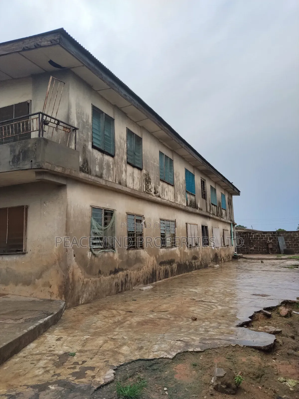 20bdrm House in Shagamu, Karasuwa for sale