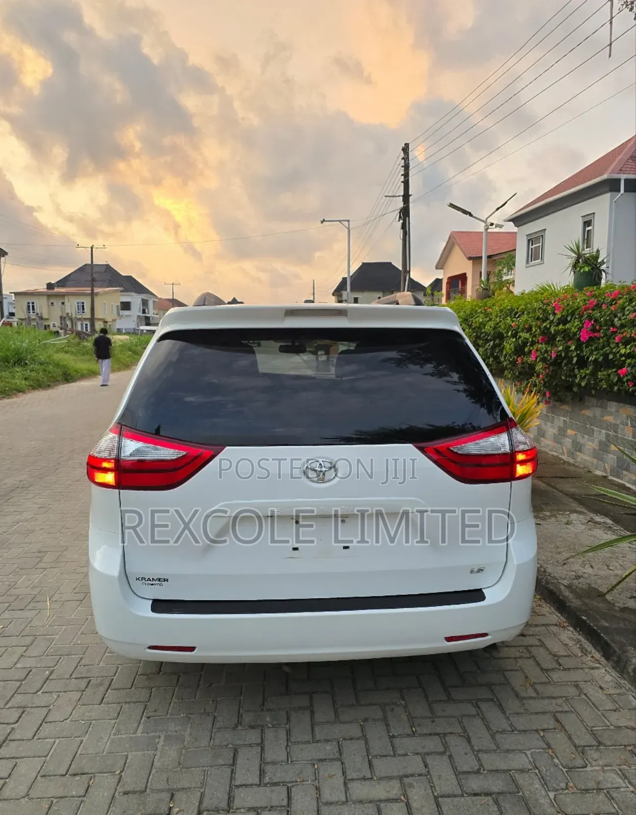 Toyota Sienna LE 7-Passenger 4dr Minivan AWD (3.5L 6cyl 6A) 2015 White