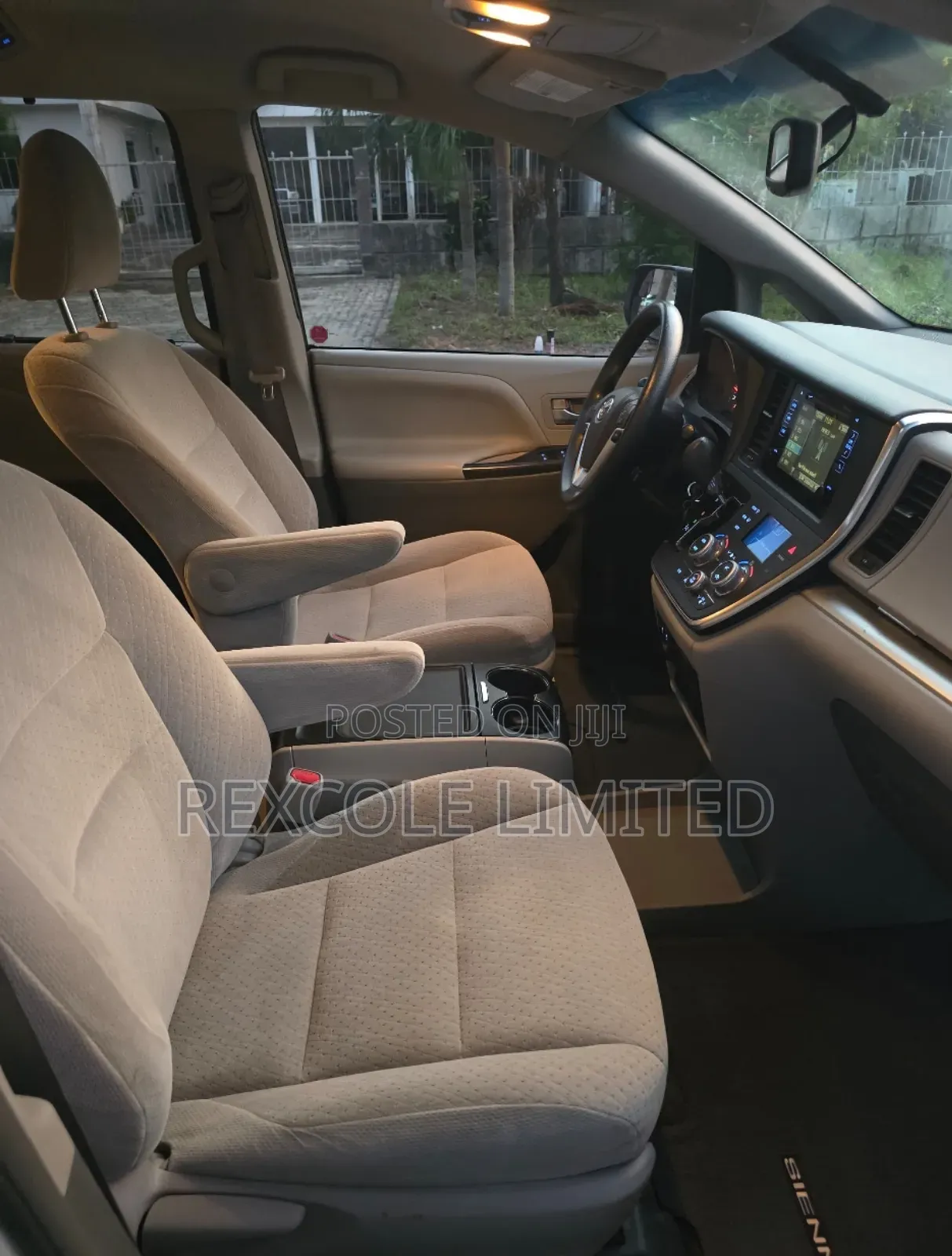 Toyota Sienna LE 7-Passenger 4dr Minivan AWD (3.5L 6cyl 6A) 2015 White