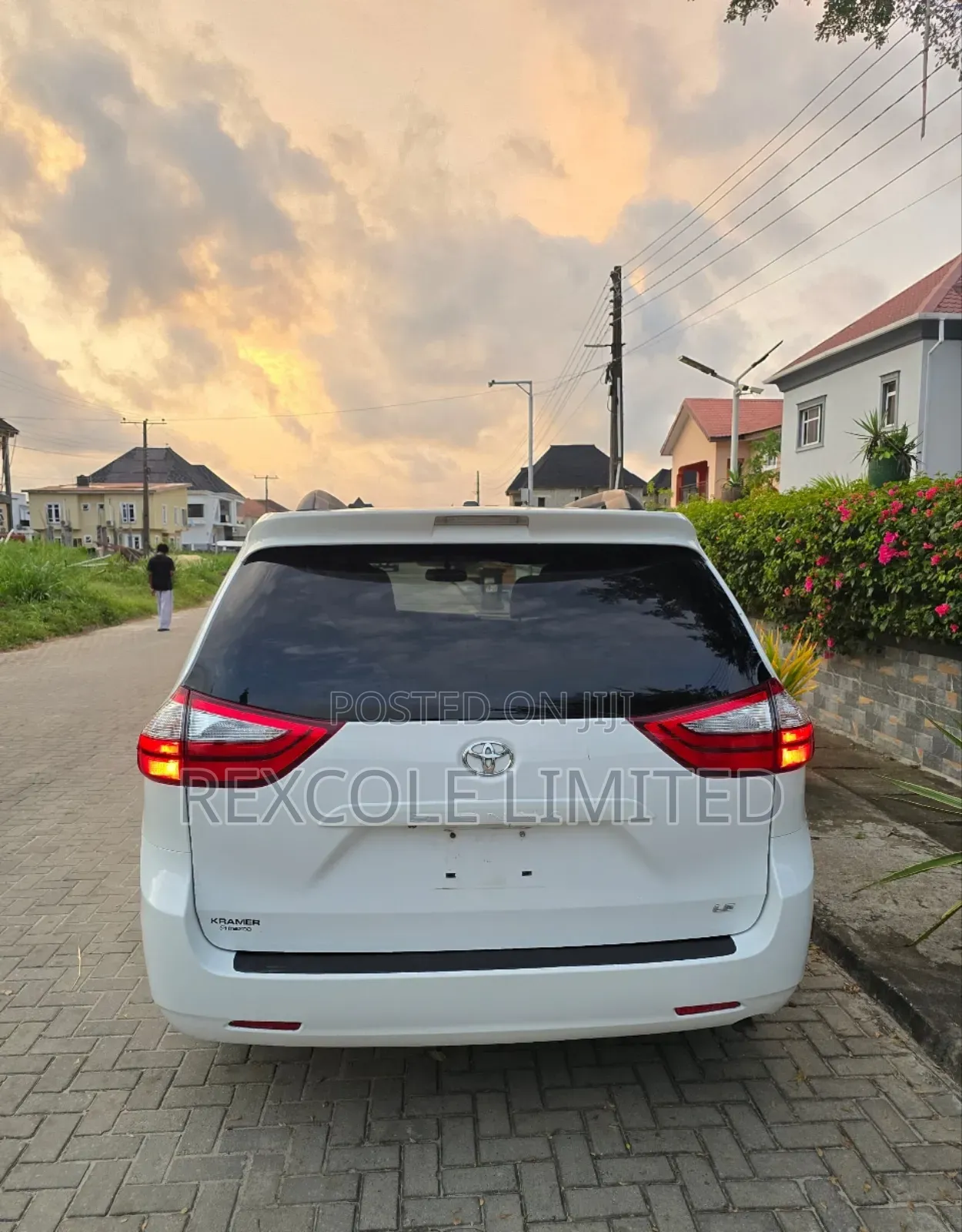 Toyota Sienna LE 7-Passenger 4dr Minivan AWD (3.5L 6cyl 6A) 2015 White